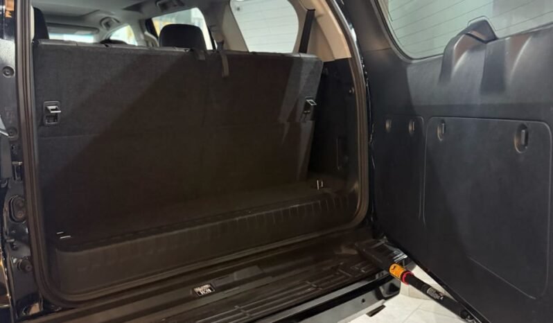 
								Toyota Land Cruiser Prado TXL 2019 full									