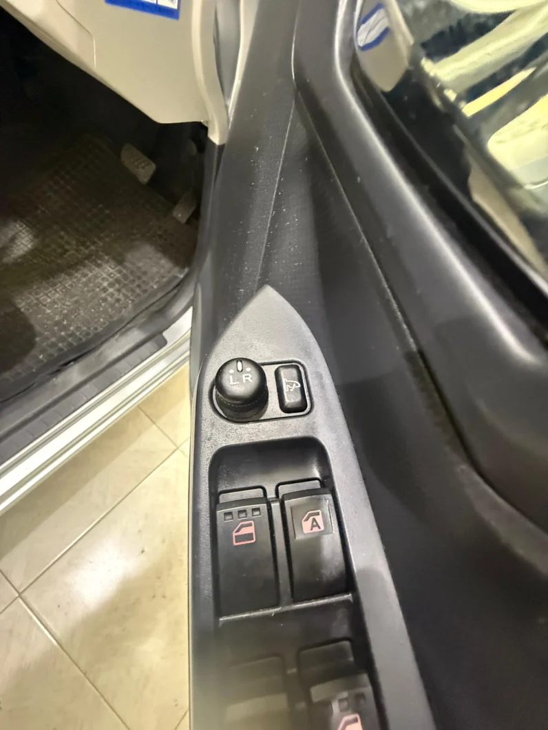 
								Daihatsu Mira e:S 2018 full									