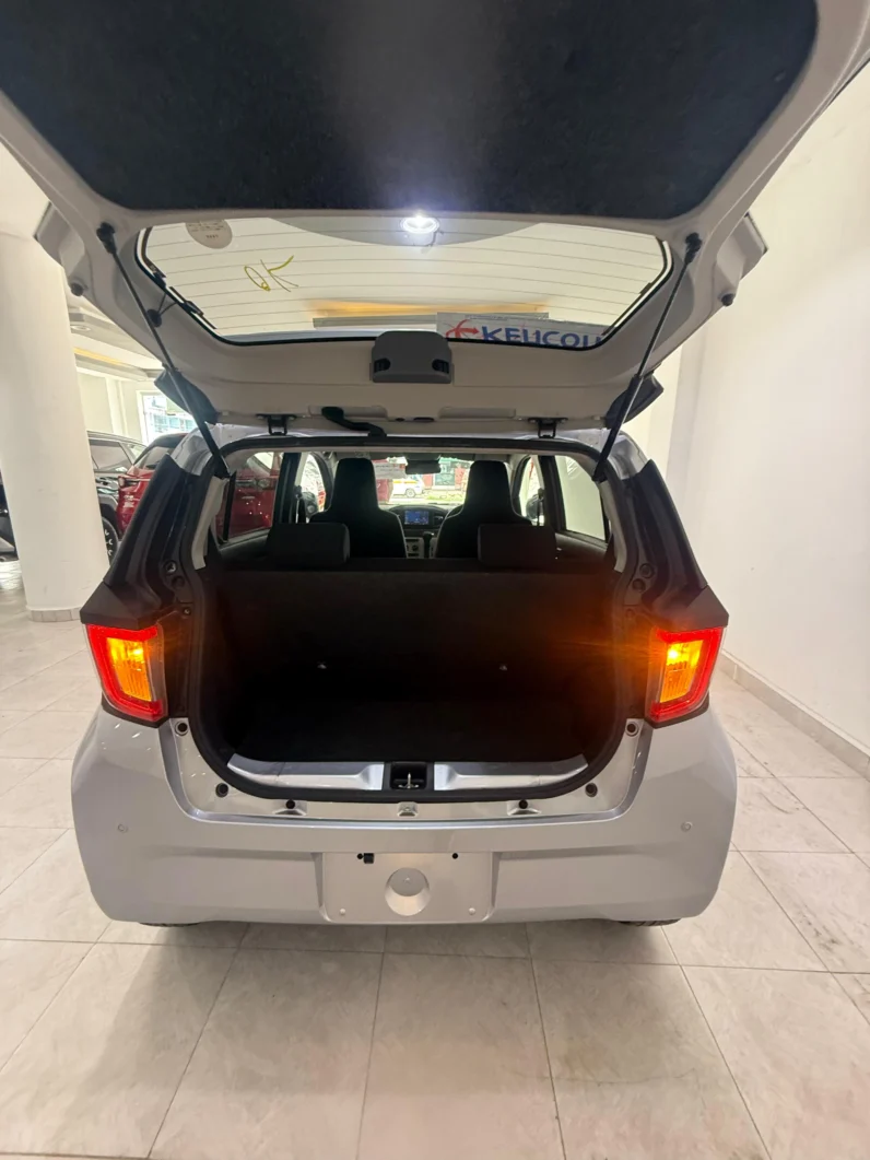 
								Daihatsu Mira e:S 2018 full									