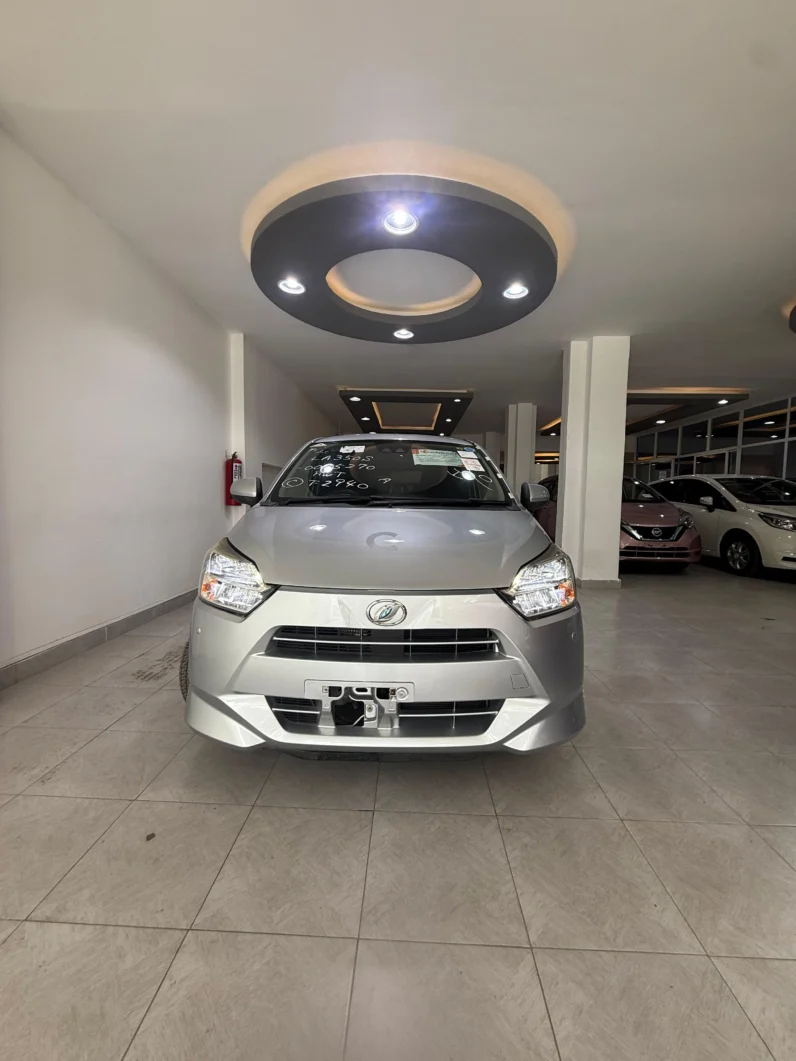 
								Daihatsu Mira e:S 2018 full									
