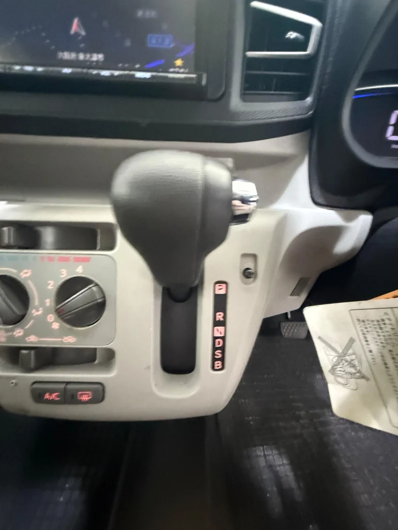 
								Daihatsu Mira e:S 2018 full									