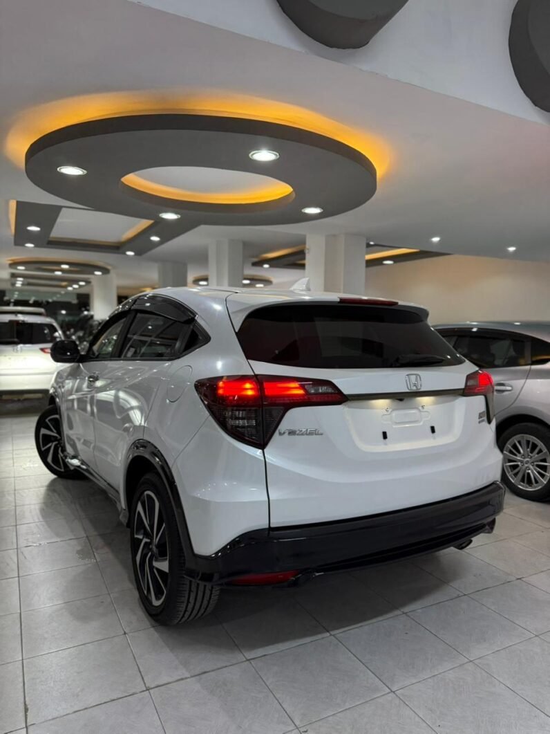 
								Honda Vezel RS Hybrid 2018 full									