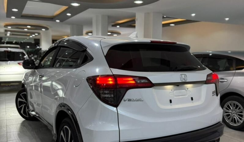 
								Honda Vezel RS Hybrid 2018 full									