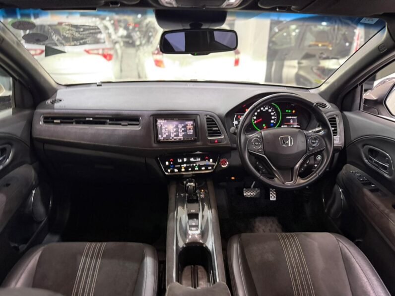 
								Honda Vezel RS Hybrid 2018 full									