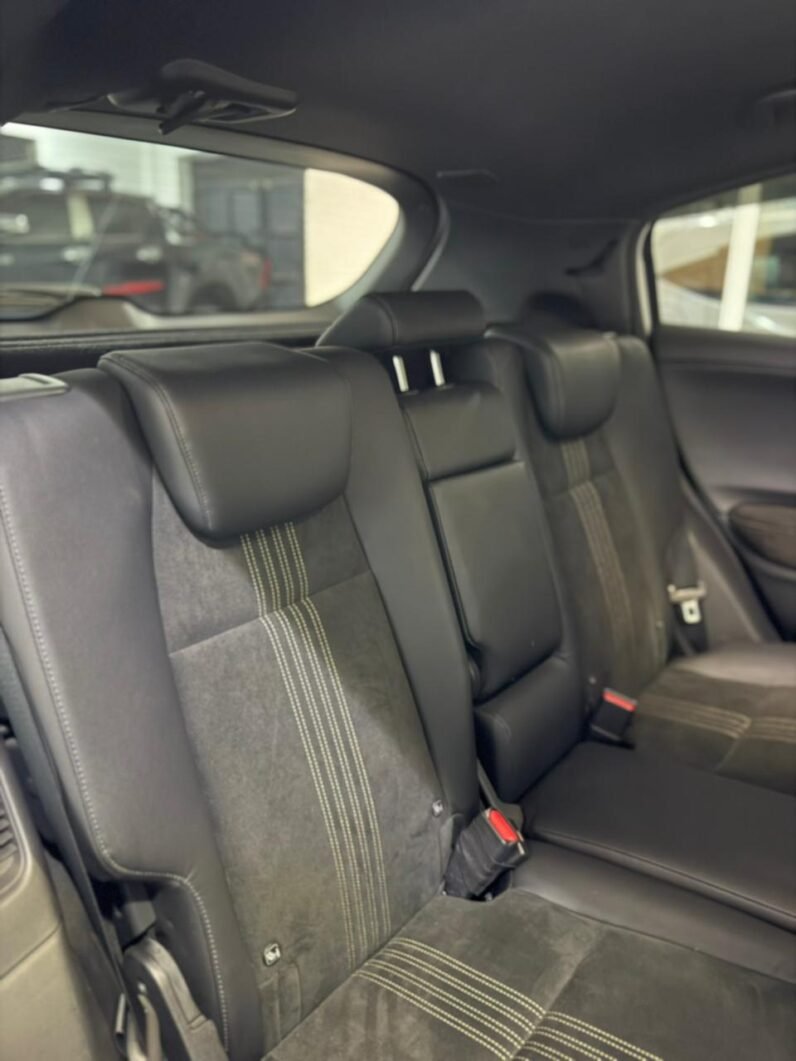 
								Honda Vezel RS Hybrid 2018 full									