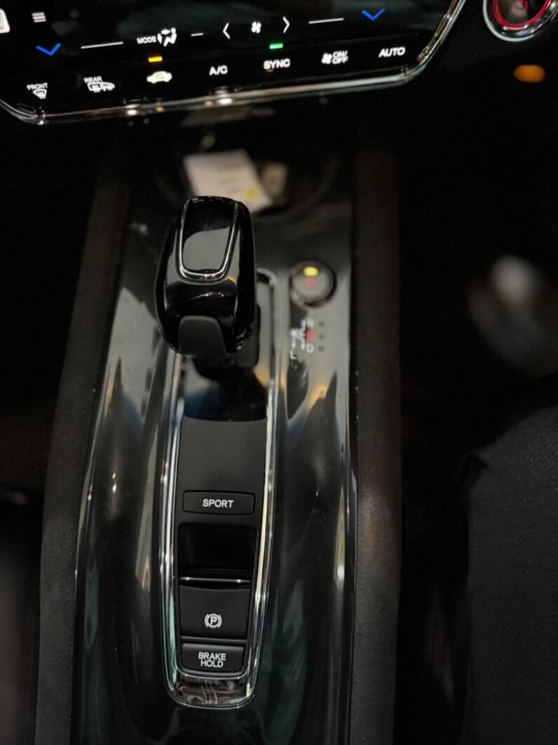 
								Honda Vezel RS Hybrid 2018 full									