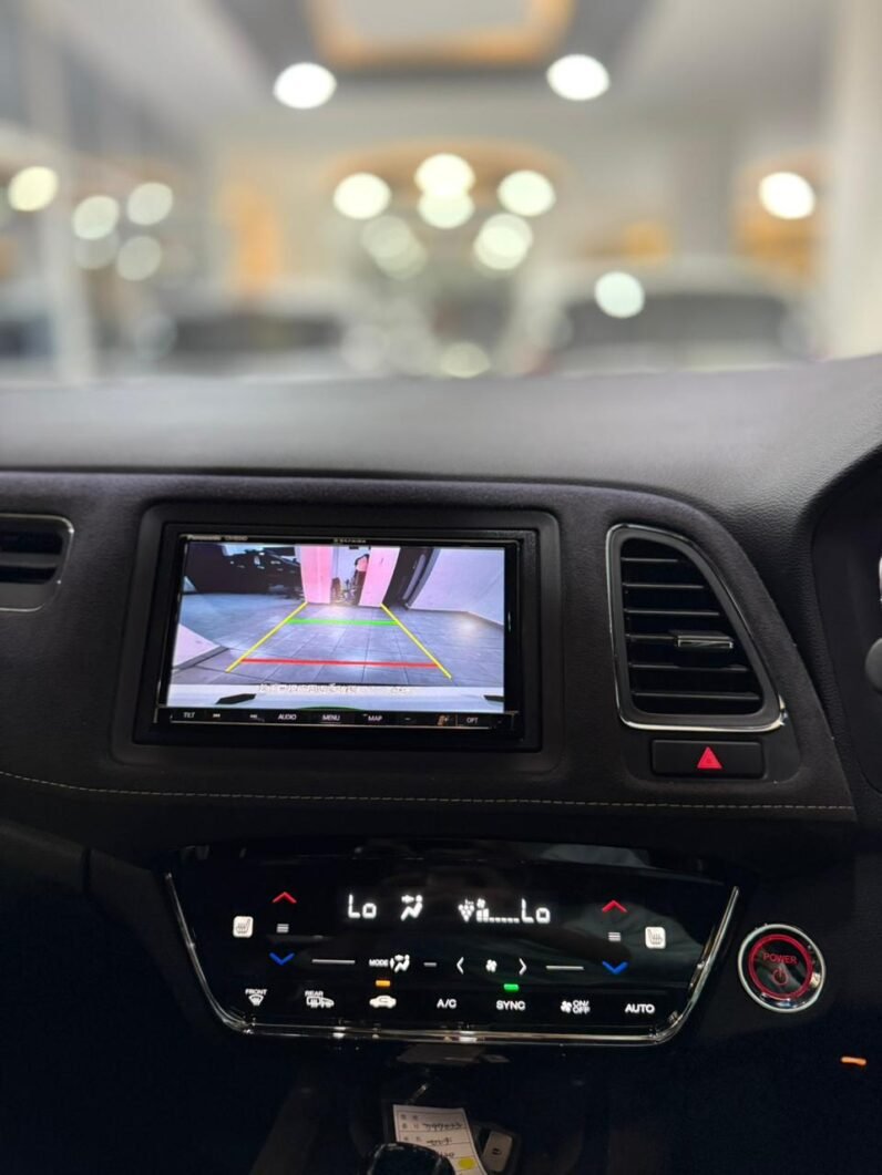 
								Honda Vezel RS Hybrid 2018 full									