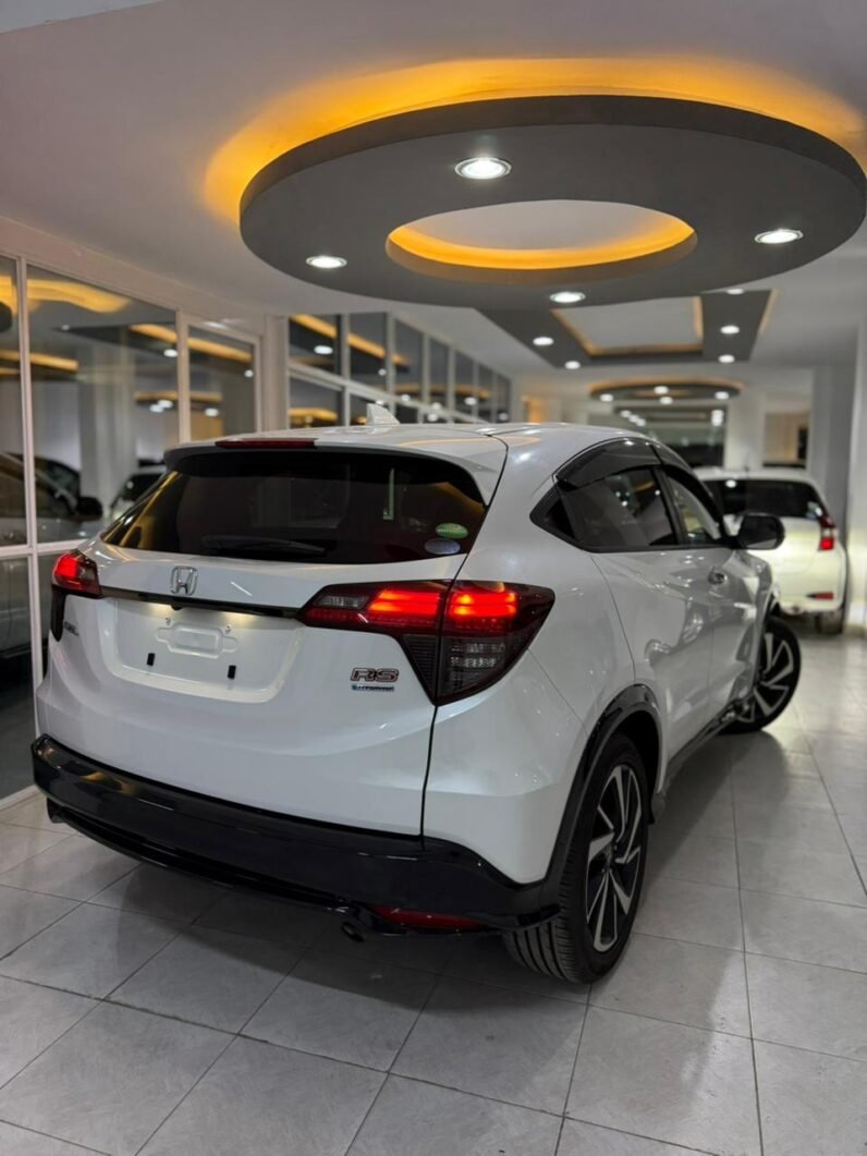 
								Honda Vezel RS Hybrid 2018 full									