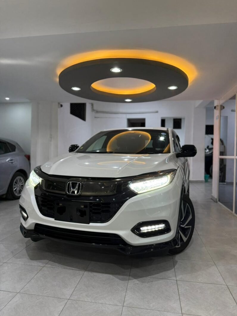 
								Honda Vezel RS Hybrid 2018 full									