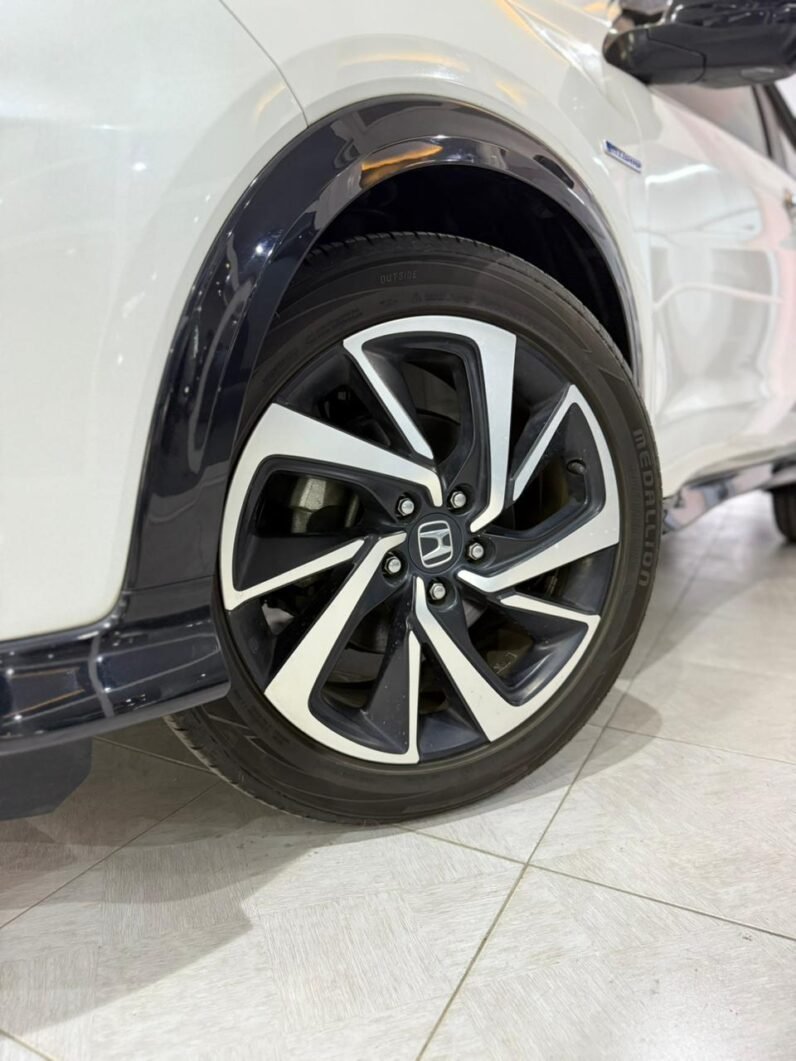 
								Honda Vezel RS Hybrid 2018 full									