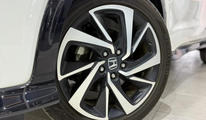 
								Honda Vezel RS Hybrid 2018 full									