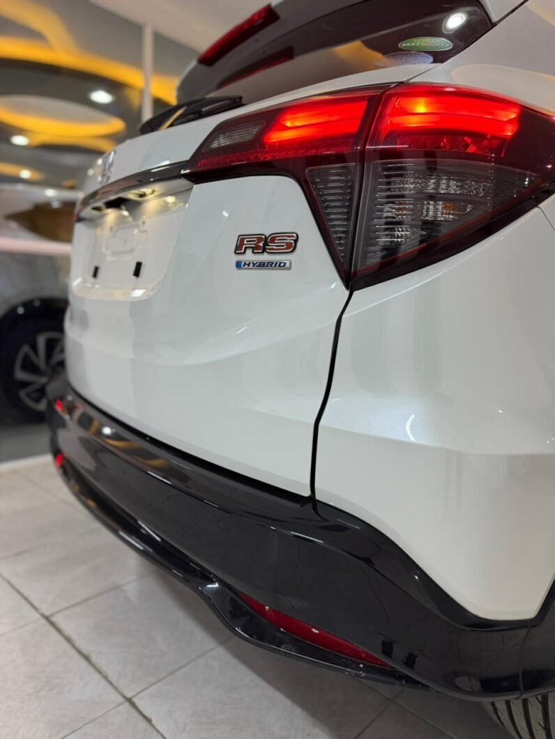 
								Honda Vezel RS Hybrid 2018 full									