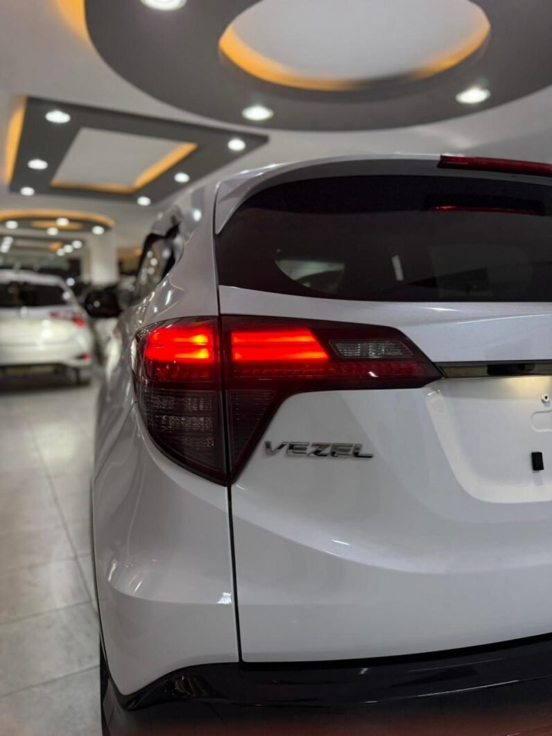 
								Honda Vezel RS Hybrid 2018 full									