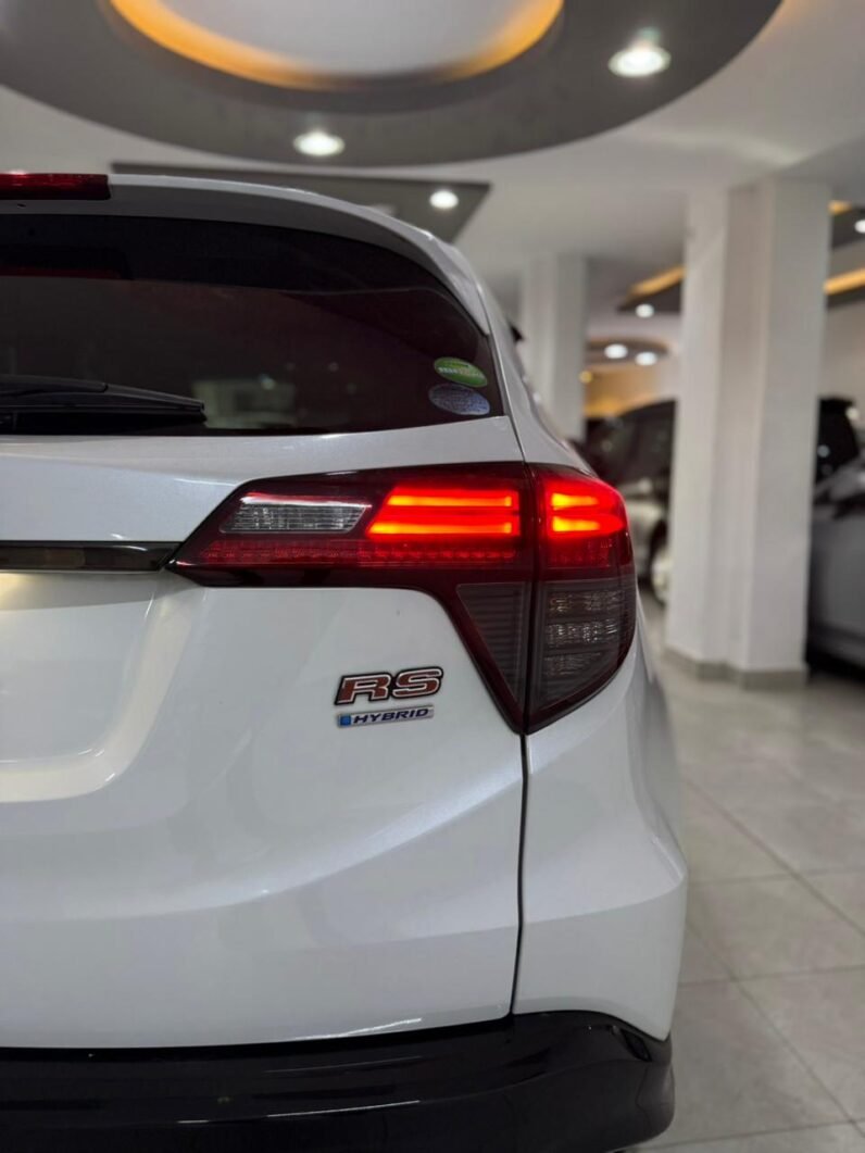 
								Honda Vezel RS Hybrid 2018 full									