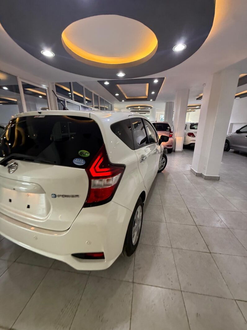 
								Nissan Note E-Power 2019 full									