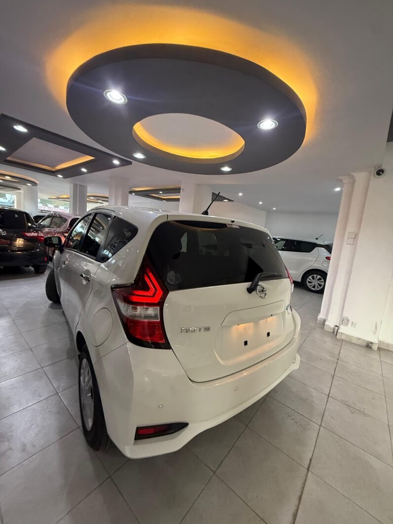 
								Nissan Note E-Power 2019 full									