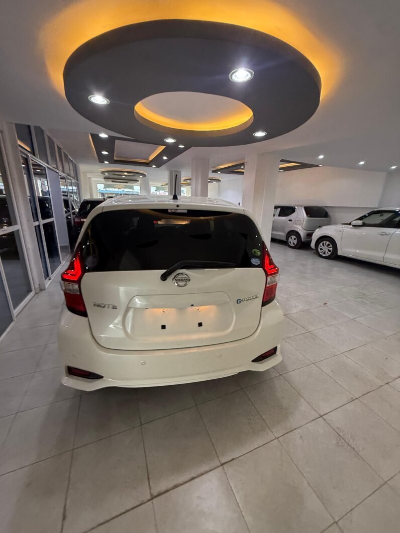 
								Nissan Note E-Power 2019 full									