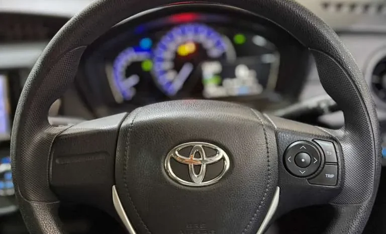 
								Toyota Corolla Axio Hybrid 2018 full									