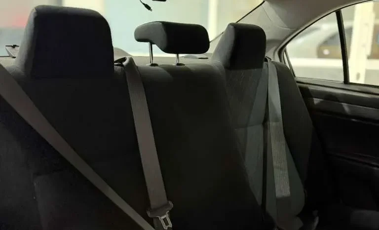 
								Toyota Corolla Axio Hybrid 2018 full									