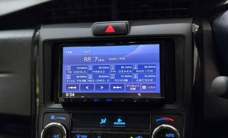 
								Toyota Corolla Axio Hybrid 2018 full									