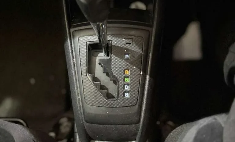 
								Toyota Corolla Axio Hybrid 2018 full									