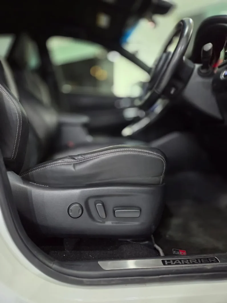 
								Toyota Harrier Elegance GR Sport 2018 full									