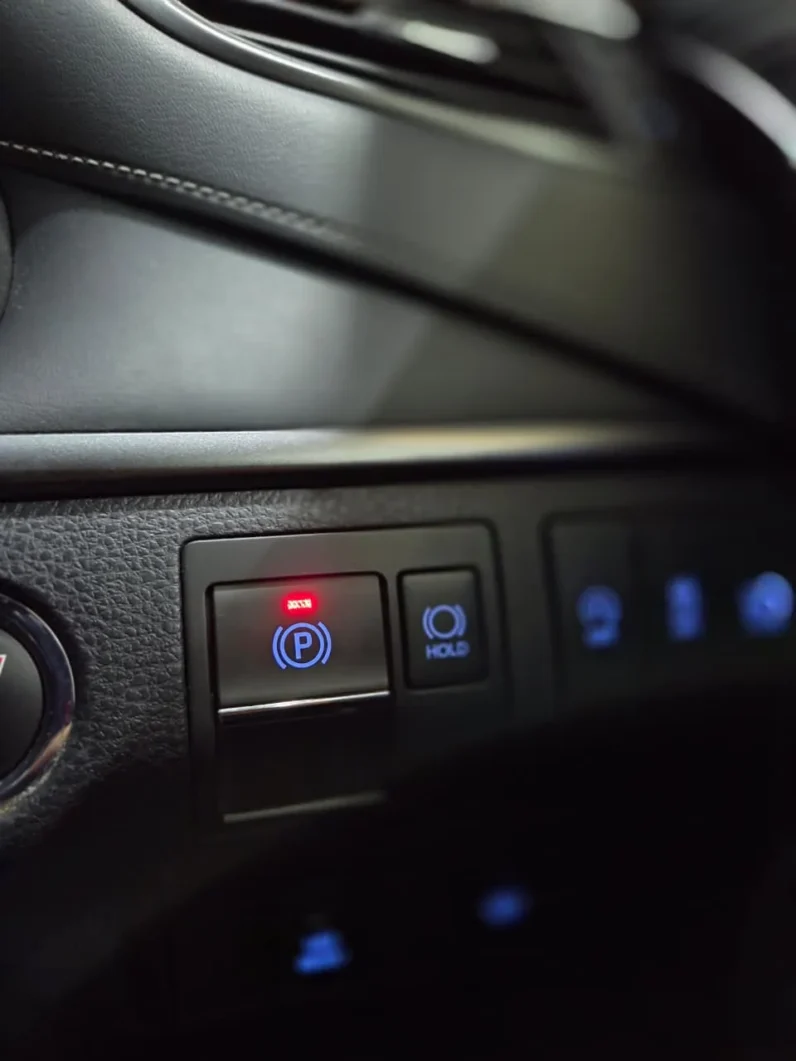 
								Toyota Harrier Elegance GR Sport 2018 full									