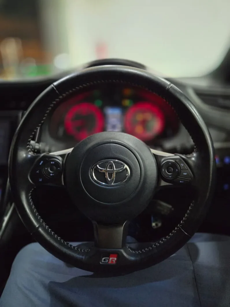 
								Toyota Harrier Elegance GR Sport 2018 full									