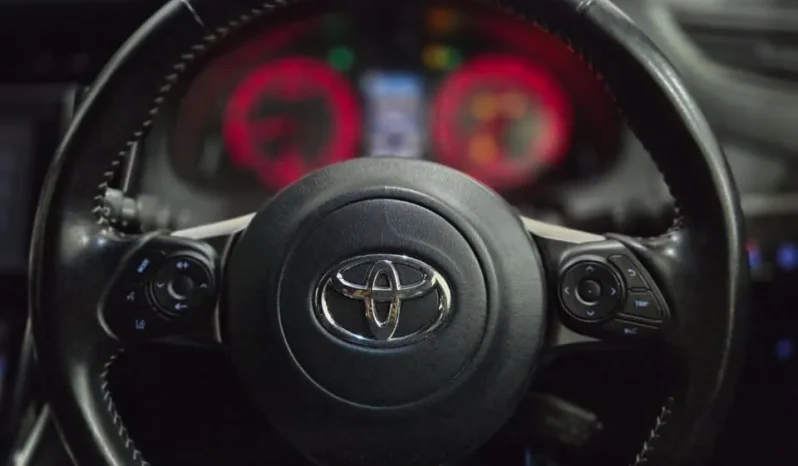 
								Toyota Harrier Elegance GR Sport 2018 full									