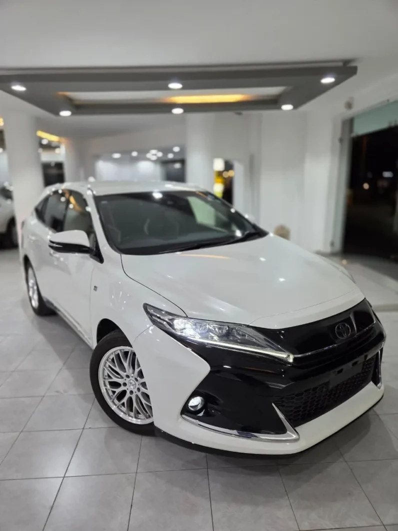 
								Toyota Harrier Elegance GR Sport 2018 full									