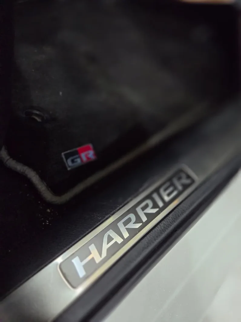 
								Toyota Harrier Elegance GR Sport 2018 full									