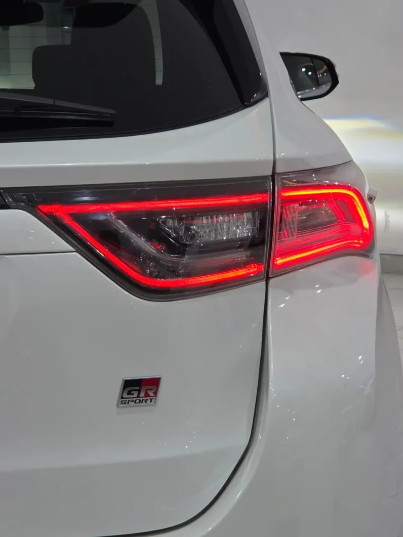 
								Toyota Harrier Elegance GR Sport 2018 full									