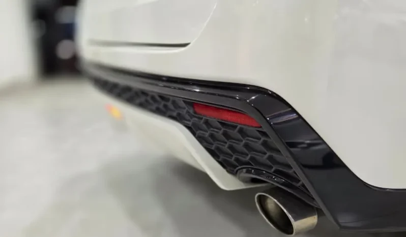 
								Toyota Harrier Elegance GR Sport 2018 full									