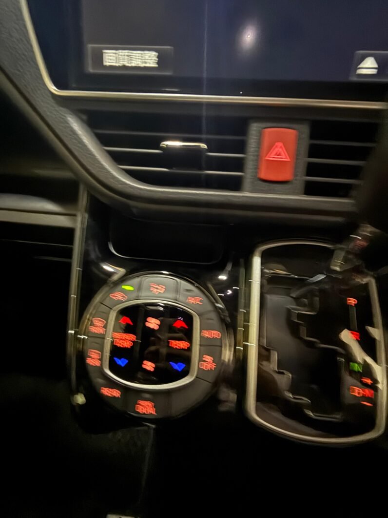
								Toyota Noah 2018 full									