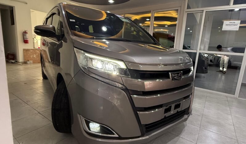
								Toyota Noah 2018 full									