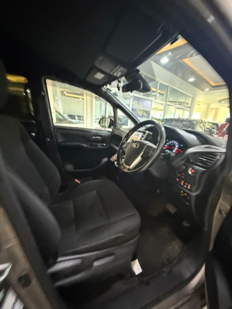 
								Toyota Noah 2018 full									