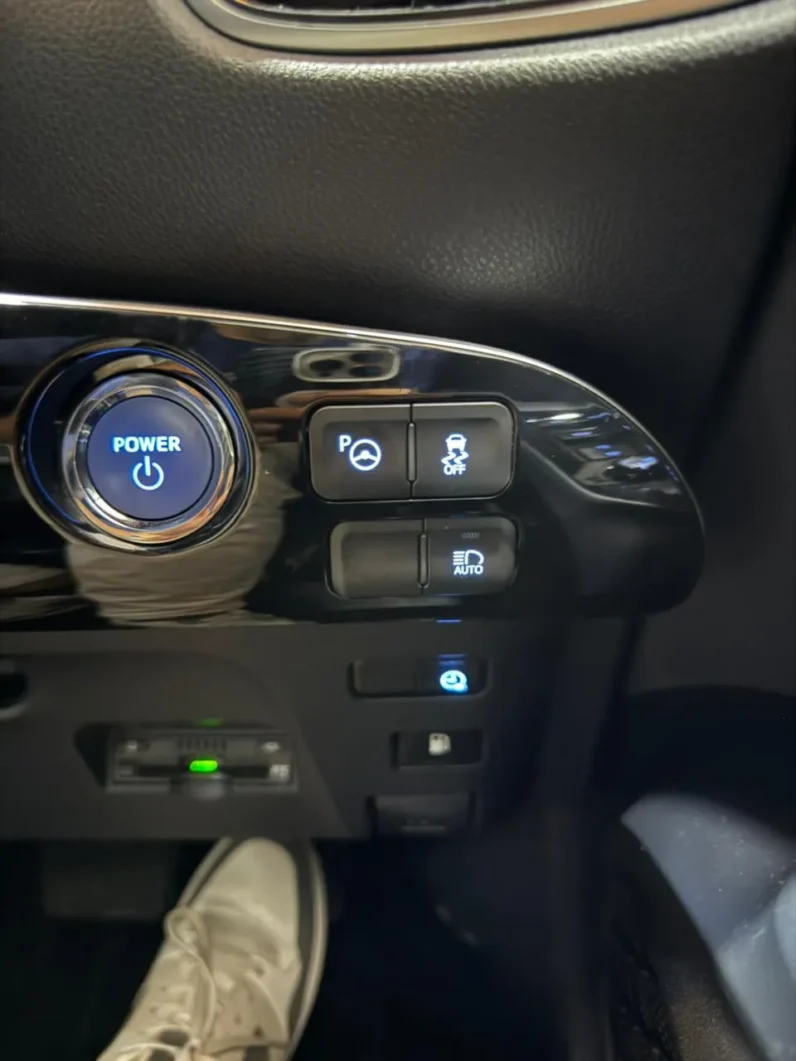 
								Toyota Prius PHV (Plug-In Hybrid) 2018 full									