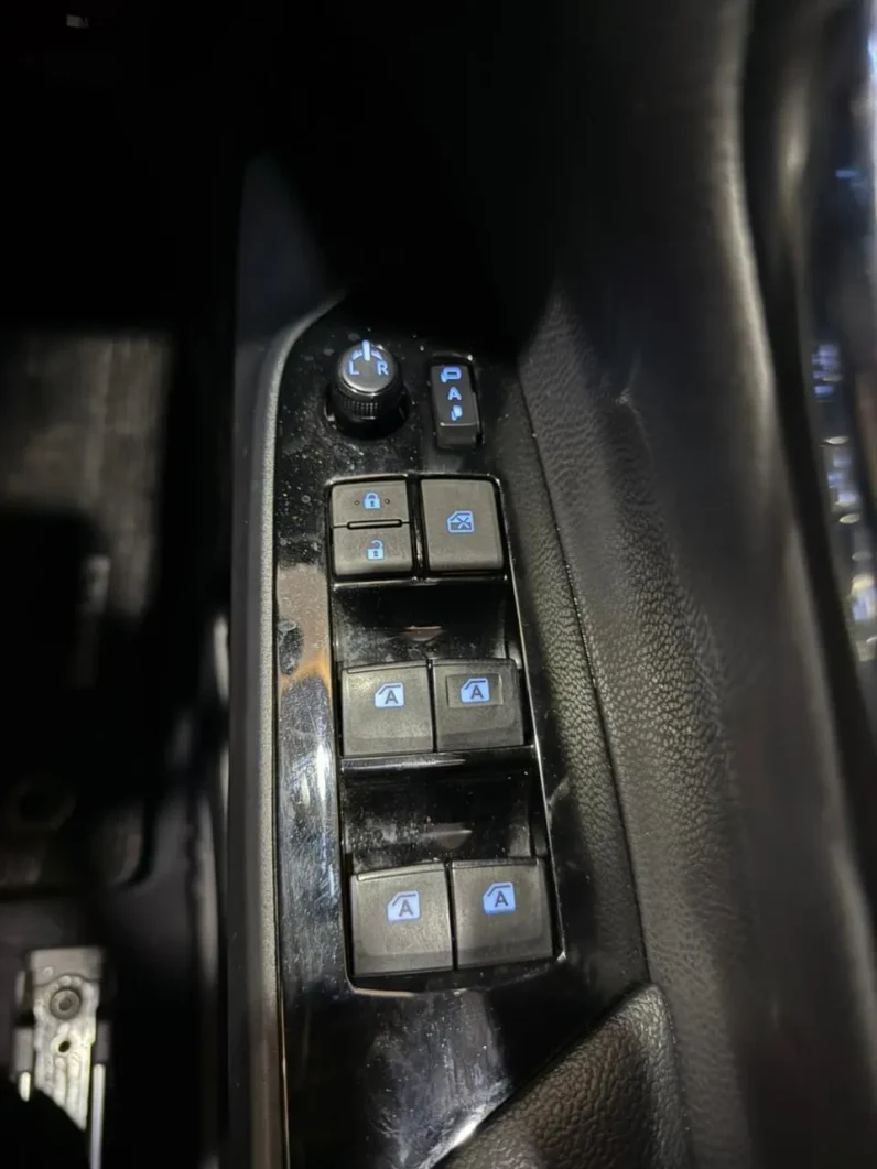 
								Toyota Prius PHV (Plug-In Hybrid) 2018 full									