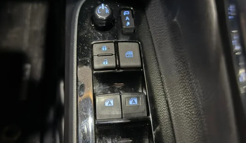 
								Toyota Prius PHV (Plug-In Hybrid) 2018 full									