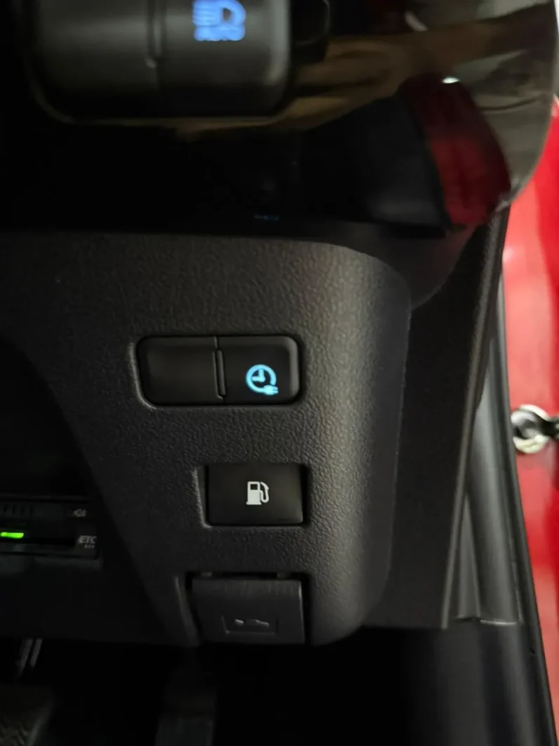 
								Toyota Prius PHV (Plug-In Hybrid) 2018 full									