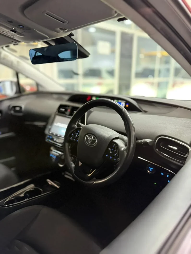 
								Toyota Prius PHV (Plug-In Hybrid) 2018 full									