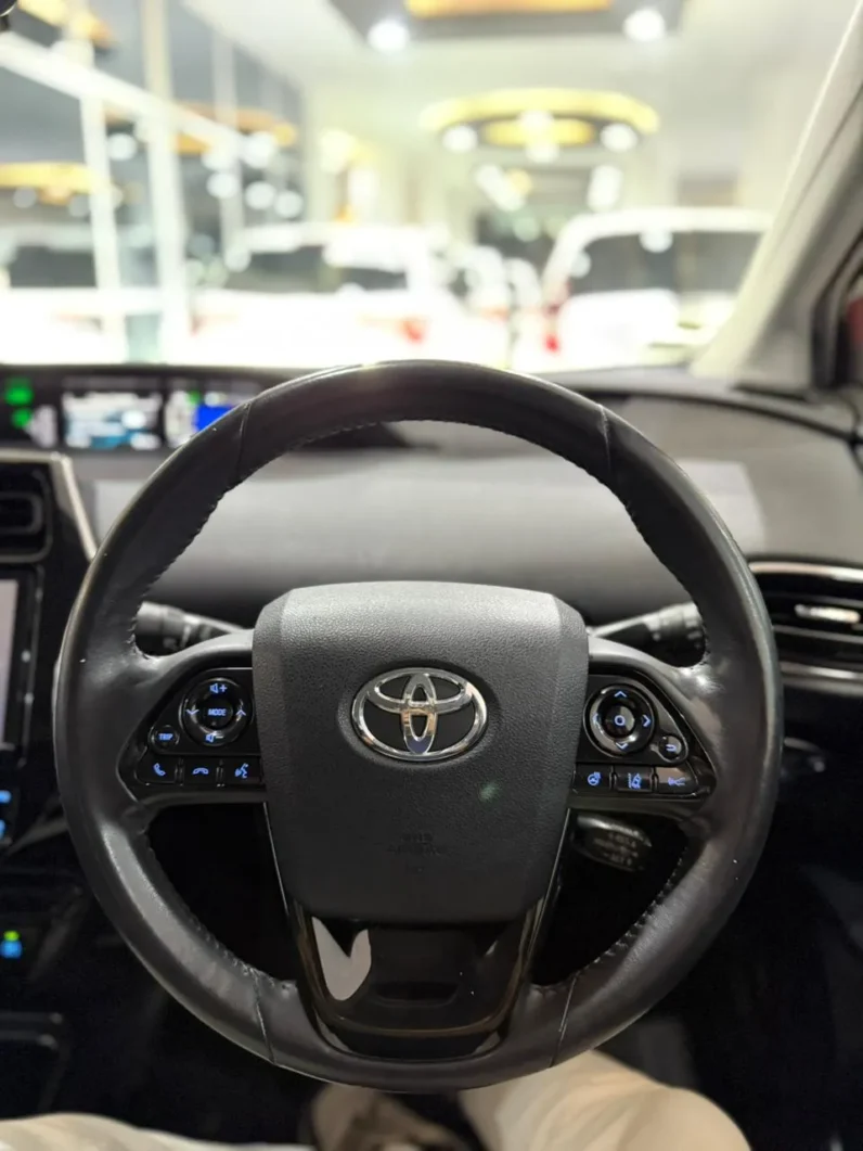 
								Toyota Prius PHV (Plug-In Hybrid) 2018 full									