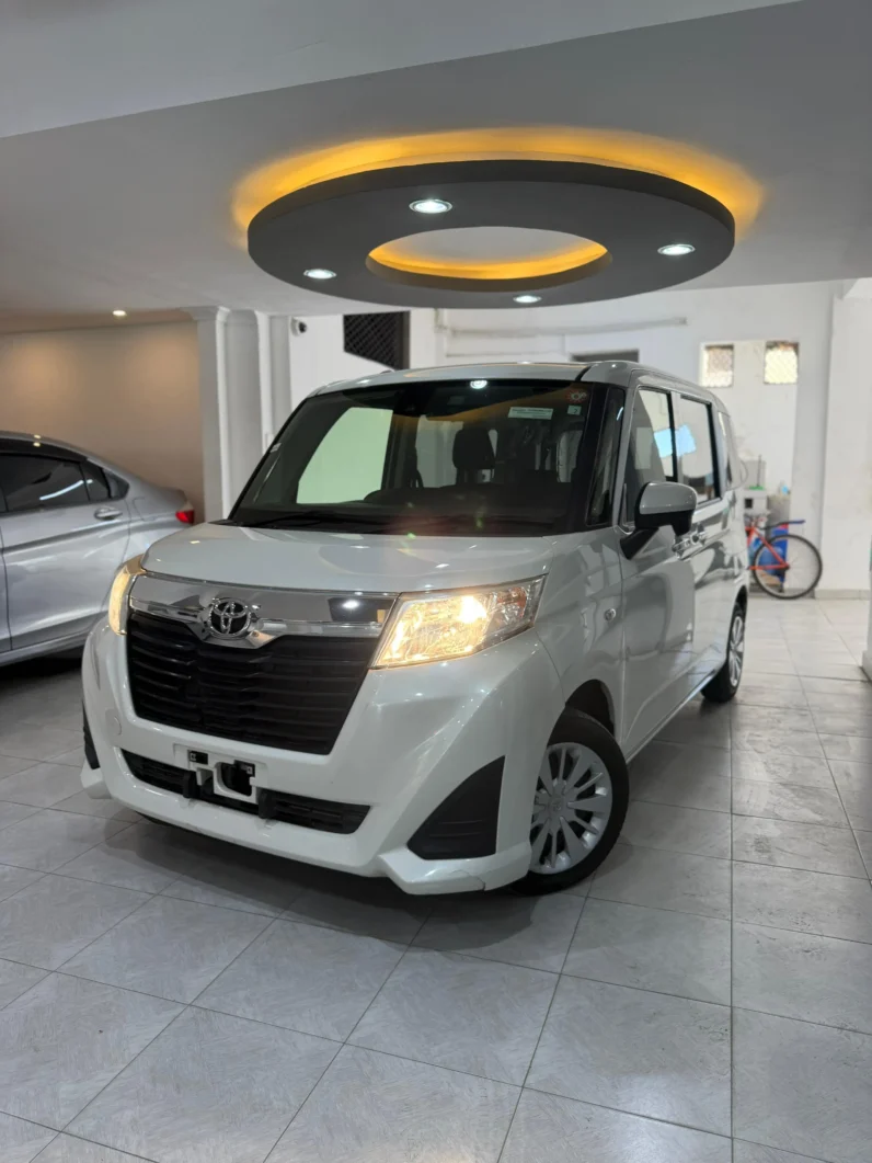 
								Toyota Roomy 2018 full									