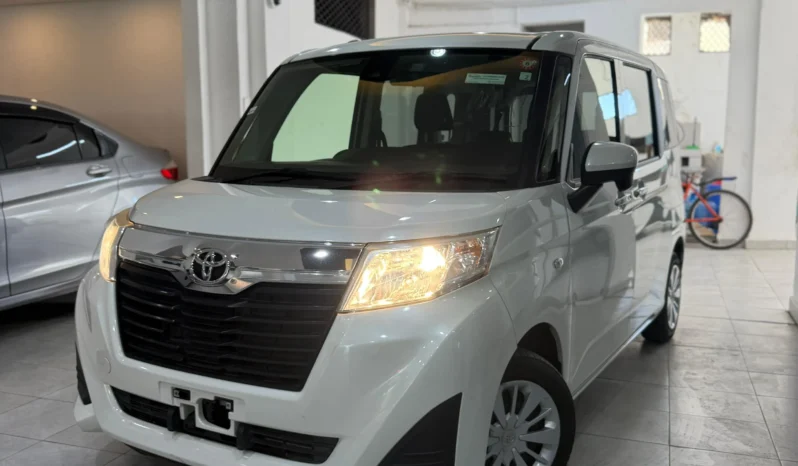 
								Toyota Roomy 2018 full									