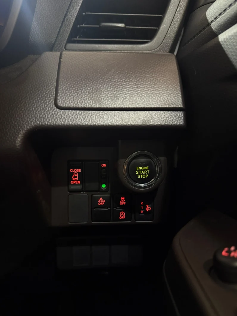 
								Toyota Roomy 2018 full									