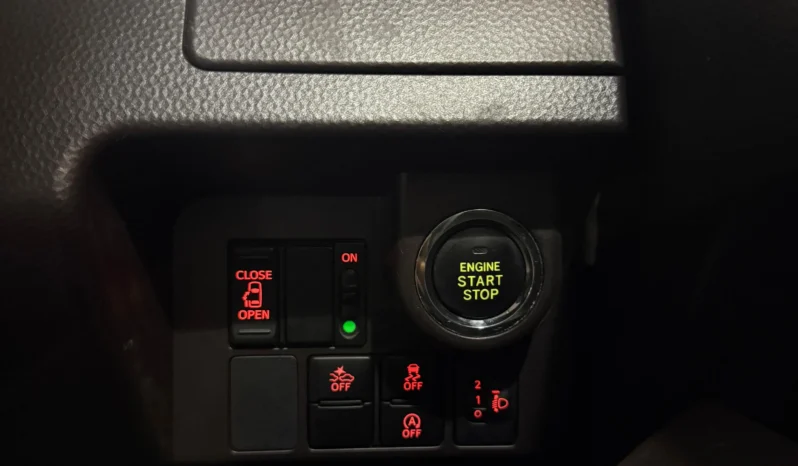 
								Toyota Roomy 2018 full									