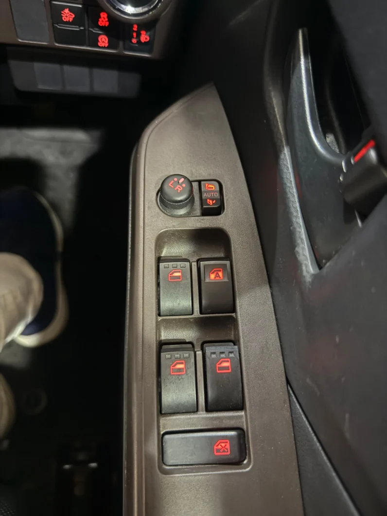 
								Toyota Roomy 2018 full									