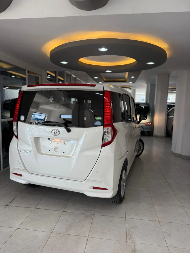 
								Toyota Roomy 2018 full									