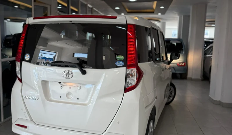 
								Toyota Roomy 2018 full									