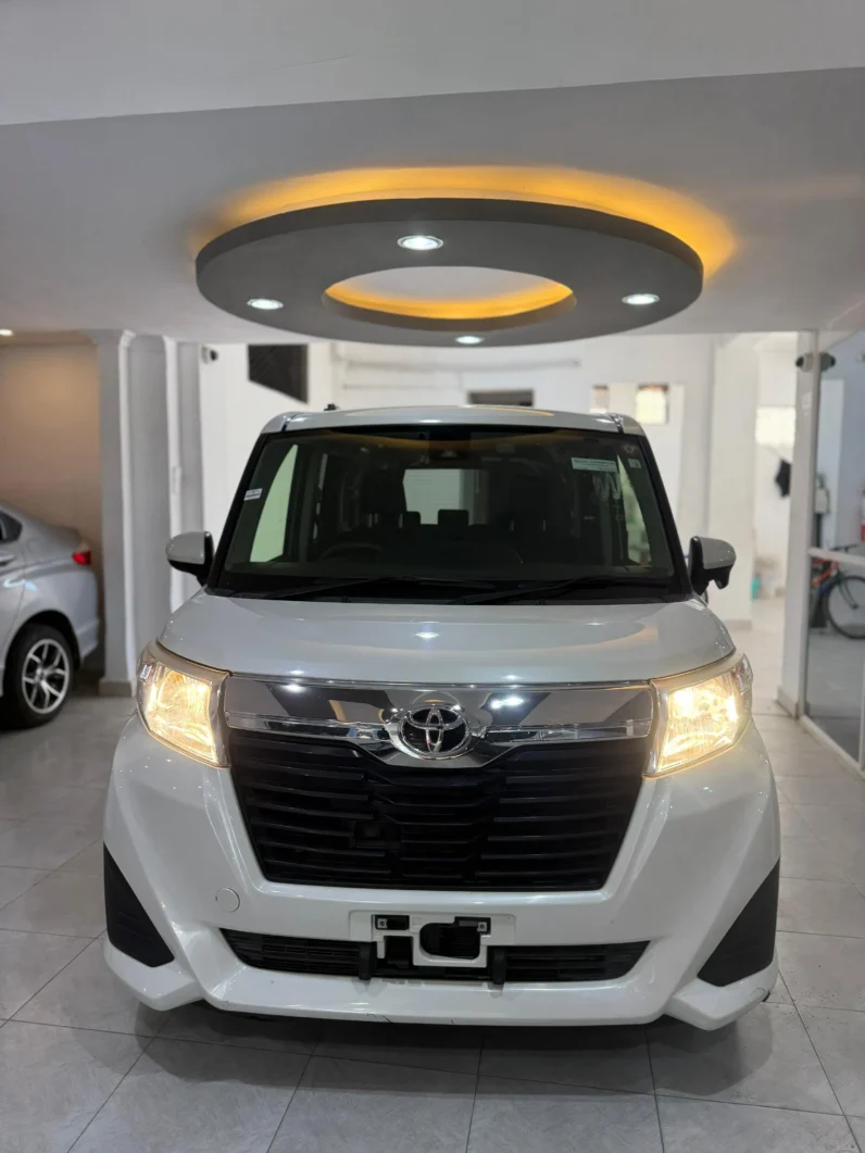 
								Toyota Roomy 2018 full									